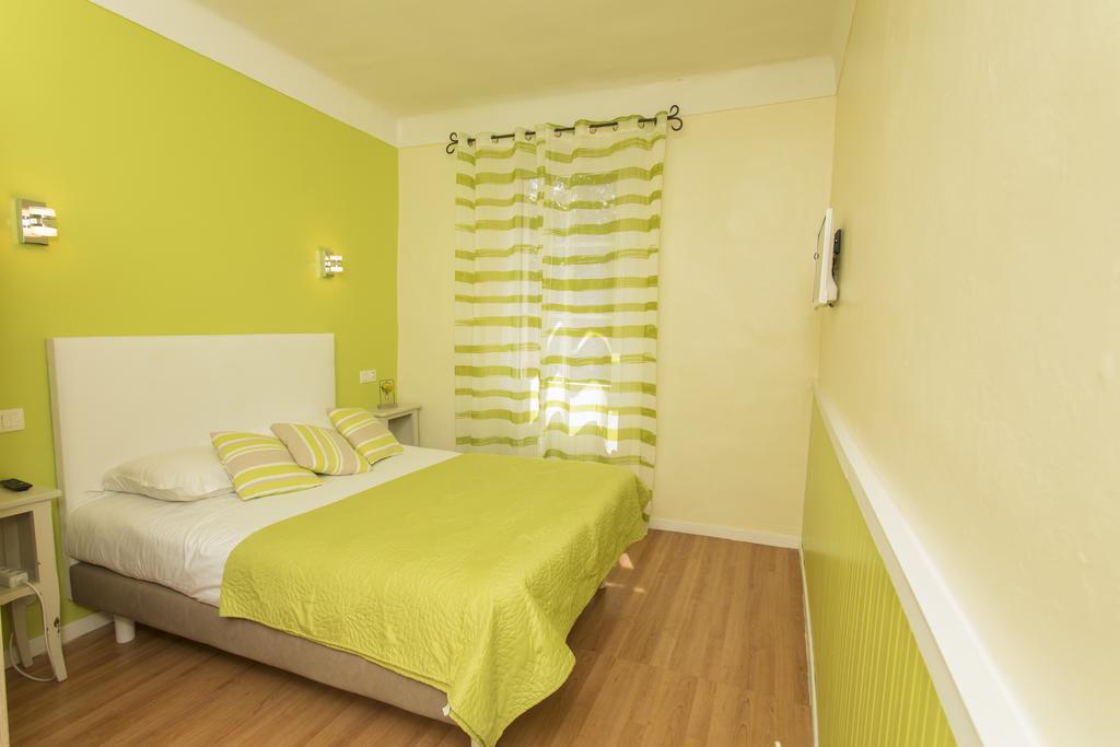 Hotel De La Cauquiere 2*